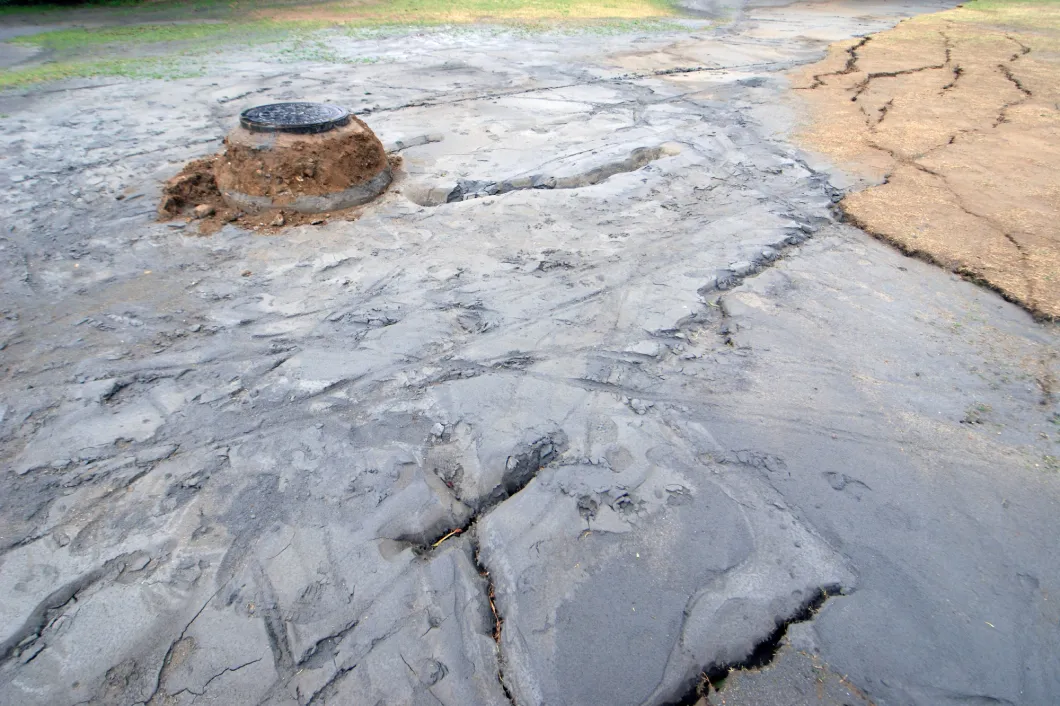 液状化対策工事の施工風景（格子状地盤改良など）